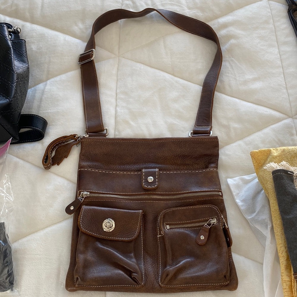 Roots cross body purse